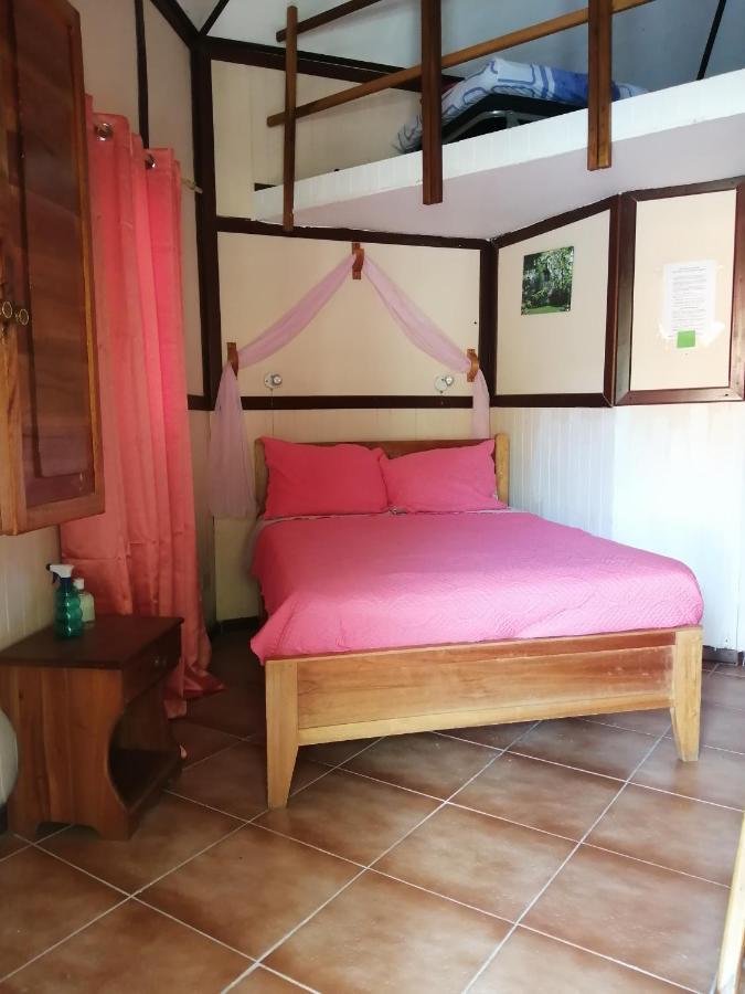 Cabanas Mountain River Lake Inn Nueva California エクステリア 写真