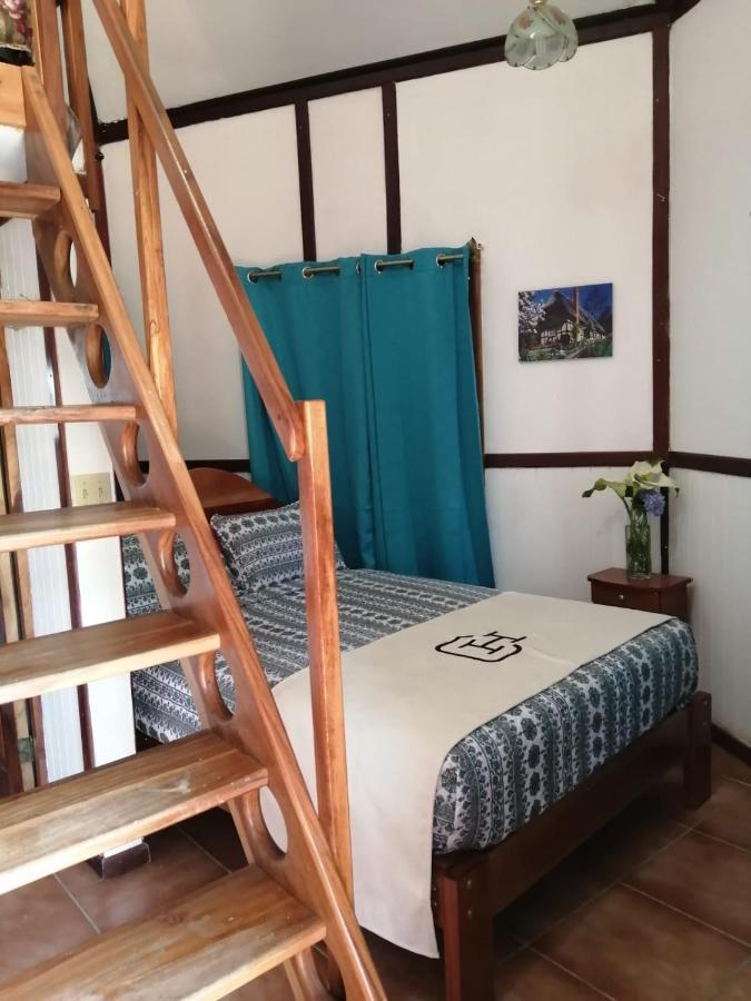 Cabanas Mountain River Lake Inn Nueva California エクステリア 写真