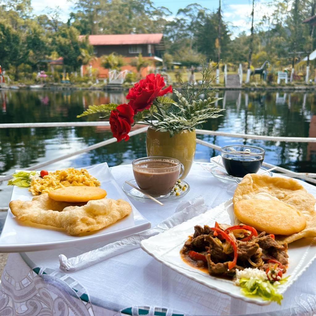 Cabanas Mountain River Lake Inn Nueva California エクステリア 写真
