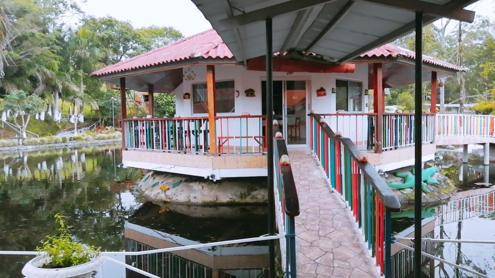 Cabanas Mountain River Lake Inn Nueva California エクステリア 写真